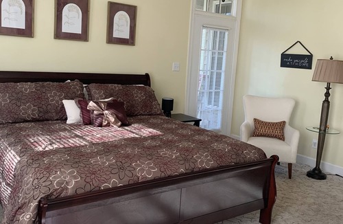 Chapel Hill Cottage | Whole House-Beautiful three bedroom cottage with upper and lower levels.