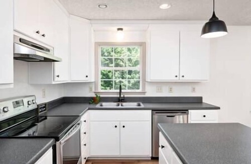 Oakley House | Whole Renovated 5 BR Home minutes to downtown Asheville, Pets welcome