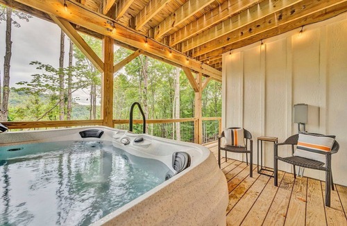Beech Mountain Cabin | Wild Daisy Haven | Hot Tub | Games | Dog Friendly