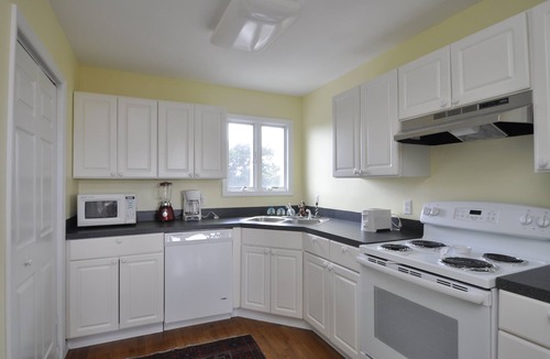 Ocracoke Condo | William's Villa: Spacious centrally located condo, cathedral ceilings