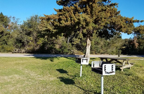 Ocracoke Condo | William's Villa: Spacious centrally located condo, cathedral ceilings