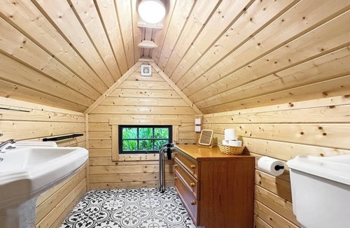 West Laroch Cabin | Willow Lodge at Aos Sí