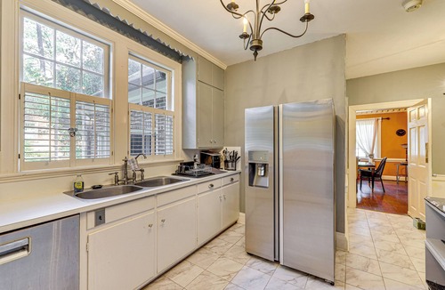 Wilson House | Wilson Family Home: Walk to Community Rec Center!