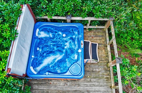 Newland Cabin | Winds Aloft -Quaint Cabin with Grandfather Mountain views, Hot Tub