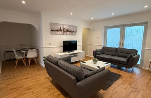 Datchet Villa | Windsor side