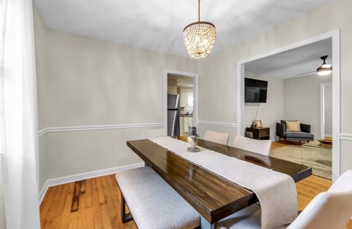 Winston - Salem House | Wine Bar Private Patio Pet-Friendly Long Stays