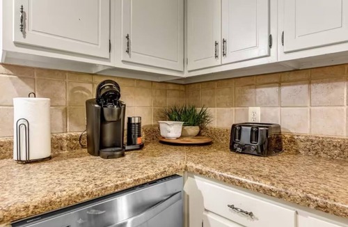 Winston - Salem House | Wine Bar Private Patio Pet-Friendly Long Stays