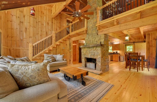 Olin Cottage | Wine Country Cottage w/Fire Pit in Olin!