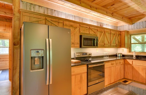 Olin Cottage | Wine Country Cottage w/Fire Pit in Olin!
