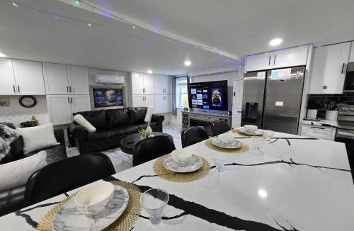 Winston - Salem Apartment | Winston Ardmore Executive King Bed Suite &hot tub
