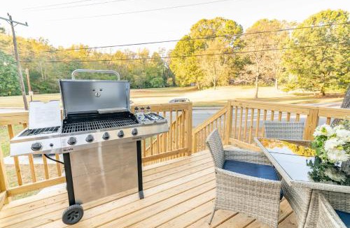 Winston - Salem House | Winston Sleeps 16 - 2 Kitchens