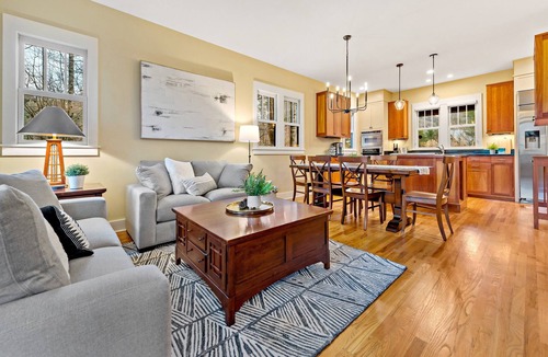 Cheshire House | Winterberry Cottage | Treetop Balcony | Village of Cheshire | 5 Min to Downtown Black Mtn!