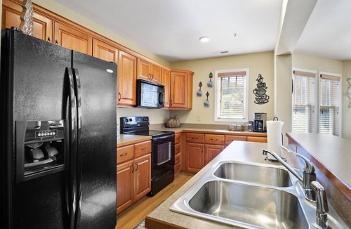 Banner Elk Condo | Wintergreens R611-Mountain Condo, Mountain View, Gated Resort, Indoor/Outdoor Pools and Hot Tub, .