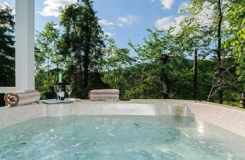 Lake Lure House | Wish Upon the Mtn: Lake Lure + Hot Tub + Views!