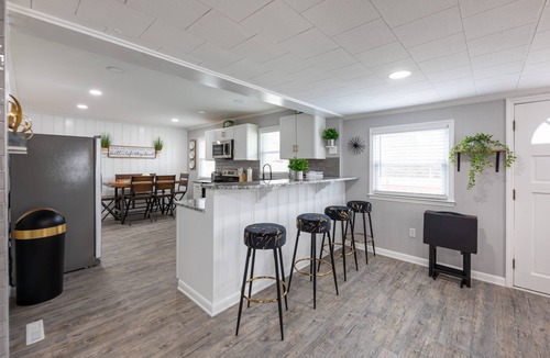 Southeast Raleigh House | WITHIN MINUTES TO COASTAL CREDIT UNION MUSIC PK & WALNUT CREEK SOFTBALL COMPLEX