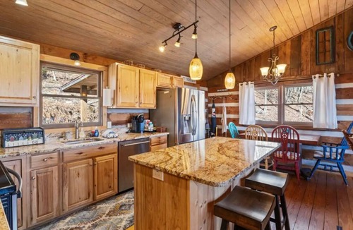 Wolf Laurel Cabin | Wolf Laurel Cabin near Big Bald. Long Range Views. Hike the Appalachian Trail.