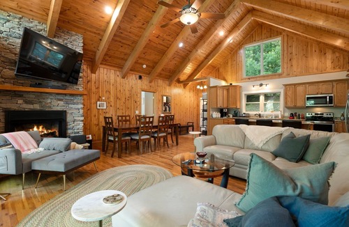 Wolf Laurel Cabin | Wolf Laurel Resort- Country Club-Swim-Tennis-Hike-Ski-Stables-Dine-Gym