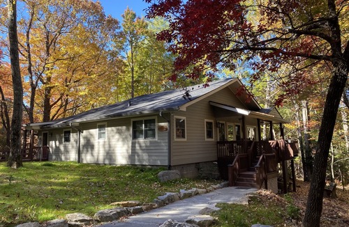 Lake Toxaway House | Wolf Ridge Retreat. Comfortable, peaceful retreat in the Blue Ridge Mountains