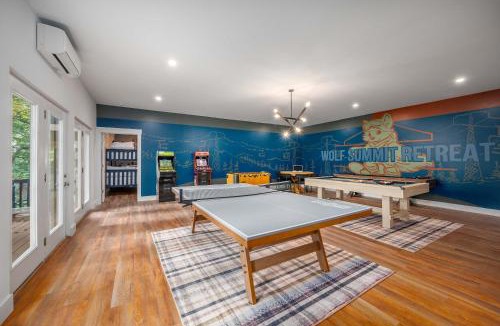 Wolf Laurel House | Wolf Summit Retreat Hot Tub Arcade Games
