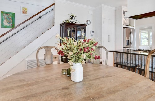 Southport House | Wonderful Cottage - Only 3 Blocks From Downtown Southport Shops and Dining! Outdoor Gas Fire Pit!