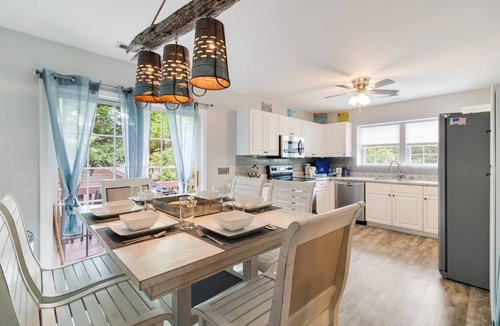 Tranquil Harbour House | Wonderful Dog Friendly Beach House w/Fenced in Back Yard and Amazing Game Room