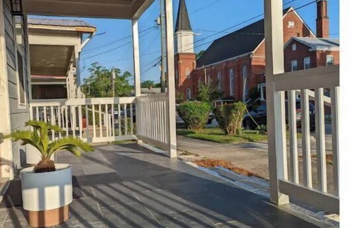 Wilmington Cottage | Wonderful Downtown Cottage - Big Backyard - Pet Friendly!
