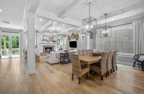 Lawton Woods House | Wonderful luxury vacation home 4 BR home w private pool Stainless steel appliances Open kitchen