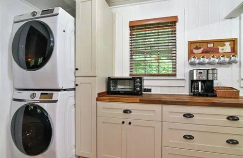 Gerton Cabin | Wooded cabin nestled in a charming and quiet neighborhood. Hiking trails galore!