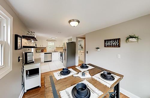 Hendersonville House | Wooded Retreat