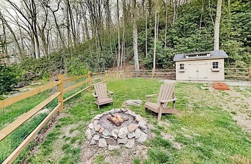 Hendersonville House | Wooded Retreat