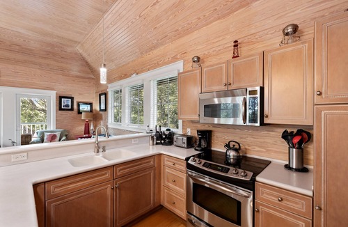 Cape Fear Station House | Wooded Sanctuary- Walk to Sunrise & Sunset Beaches. Dog Friendly. Both clubs!
