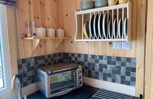Perth Cabin | Woodhead Shepherds Hut - Sleeps 2 - Parking