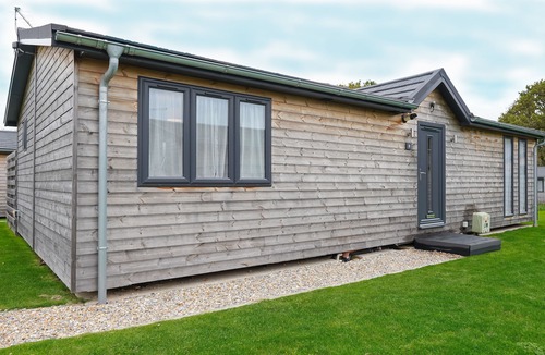 Pevensey Cabin | Woodland Lodge with hot tub - Warrenwood Country Park