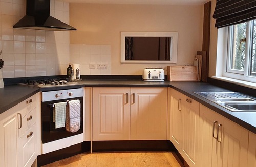 Brayford Cabin | Woodpecker Lodge, a secluded log cabin in beautiful north Devon