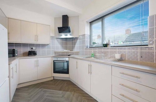 Fishburn House | Work Friendly 3 Bed House with Sofa Beds, Sleeps 7