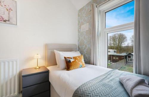 Fishburn House | Work Friendly 3 Bed House with Sofa Beds that Sleeps 7