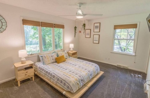 Winston - Salem House | WS Lake House: Nature, Alexa, & Relaxing Vibe