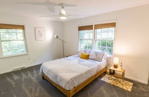 Winston - Salem House | WS Lake House: Nature, Alexa, & Relaxing Vibe