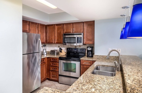 Ash Condo | Wyndham Towers on the Grove | Five 2BR/2BA Suites