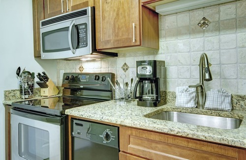 Ash Condo | Wyndham Towers on the Grove | Six 2BR/2BA Suites