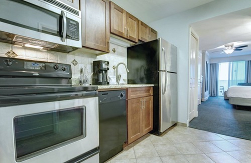 Ash Condo | Wyndham Towers on the Grove | Six 2BR/2BA Suites