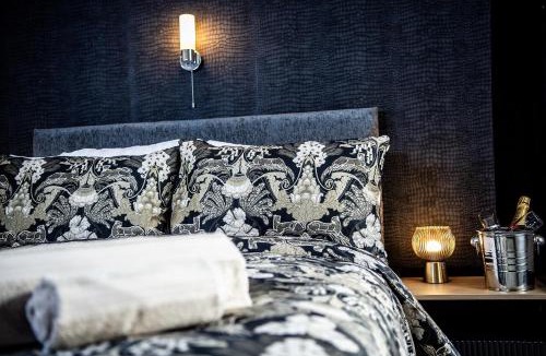 Ashbourne House | Ye Olde Vaults