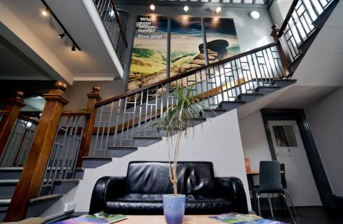 Peak District Hostel | YHA Edale Activity Centre