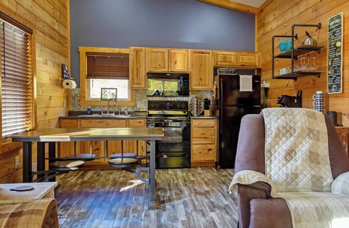 Whittier Cabin | You found the perfect cabin, 8.1 miles to Casino, Hot tub and Views, dogs ok