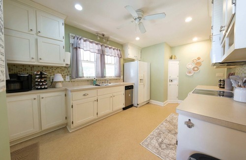 Cahal Street Group House | Your crew can rest well here. 7 beds in 5 bdrms, nice yard, A+ neighbors.