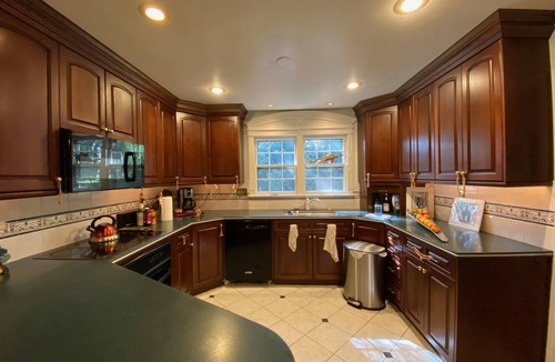 Charlotte House | Your Ideal Short-Term Stay in a Luxurious, Fully Furnished Executive Home