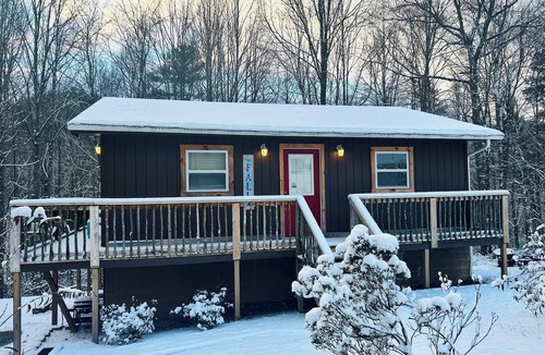 Waynesville Cabin | Your perfect family getaway to the mountains! Country cabin with Wi-Fi.