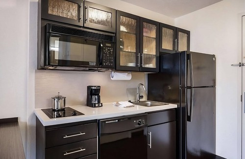 Newell Hotel | Your Pleasant Vacation! Short Drive to Mallard Creek Greenway