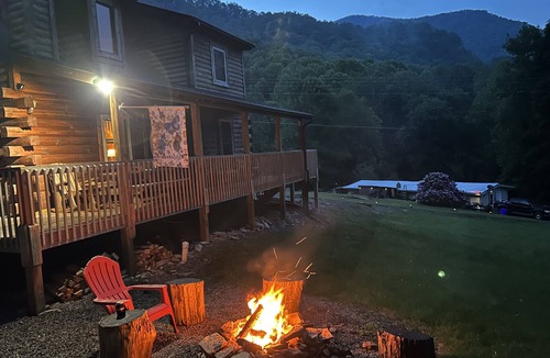 Waynesville Cabin | Your Smokey Mountain Hideaway Awaits!