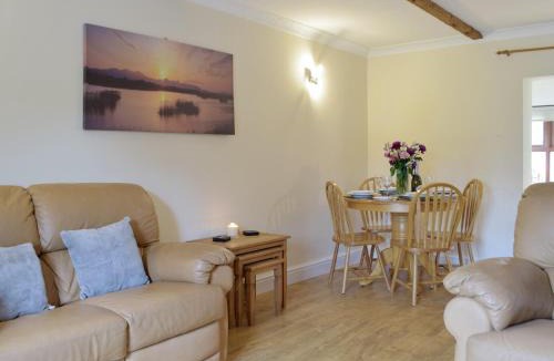 Llanddowror House | Yr Efail Argoed